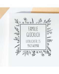 Namensstempel aus Holz mit Adresse und Rahmen  
