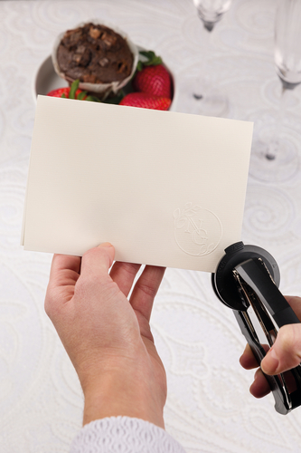 Prägezange Trodat Ideal 41 mm rund Anwendungsbeispiel